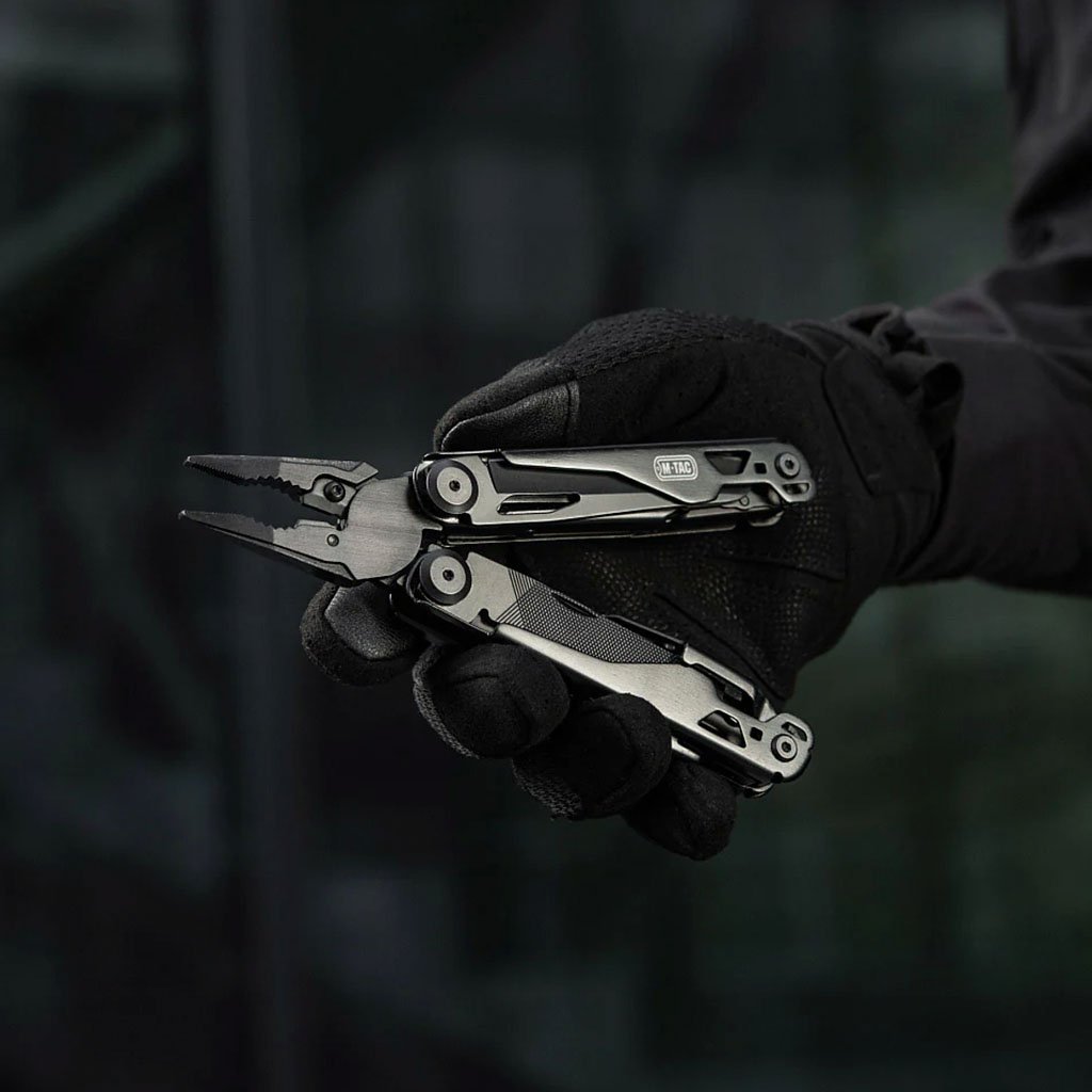 Survival tools and multifunctional outdoor equipment for versatile use